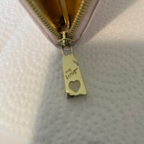 Betsey Johnson fashion wallet. - Picture 5 of 6